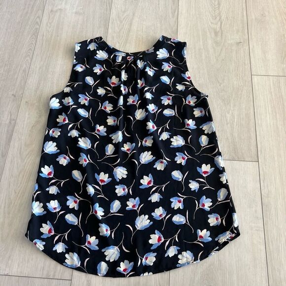 Talbots Shell Sleeveless Black Light Blue Flowers Split Neck Rounded hem size M - Picture 4 of 6